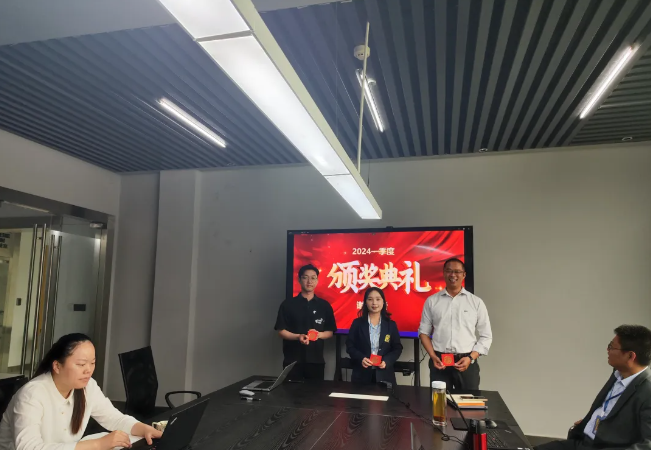 k8凯发赢家一触即发风管销售中心员工一季度颁奖